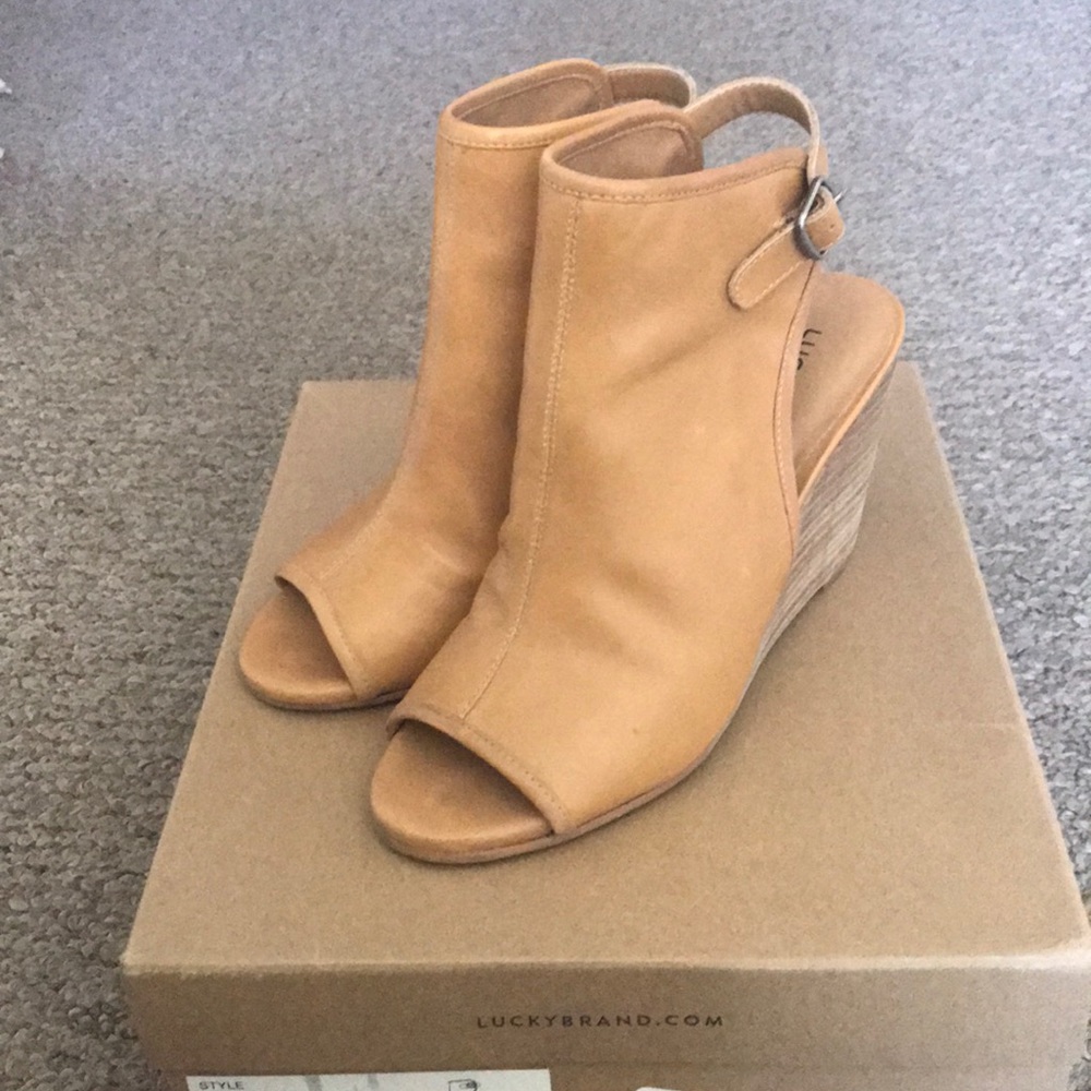 Peep toe wedges